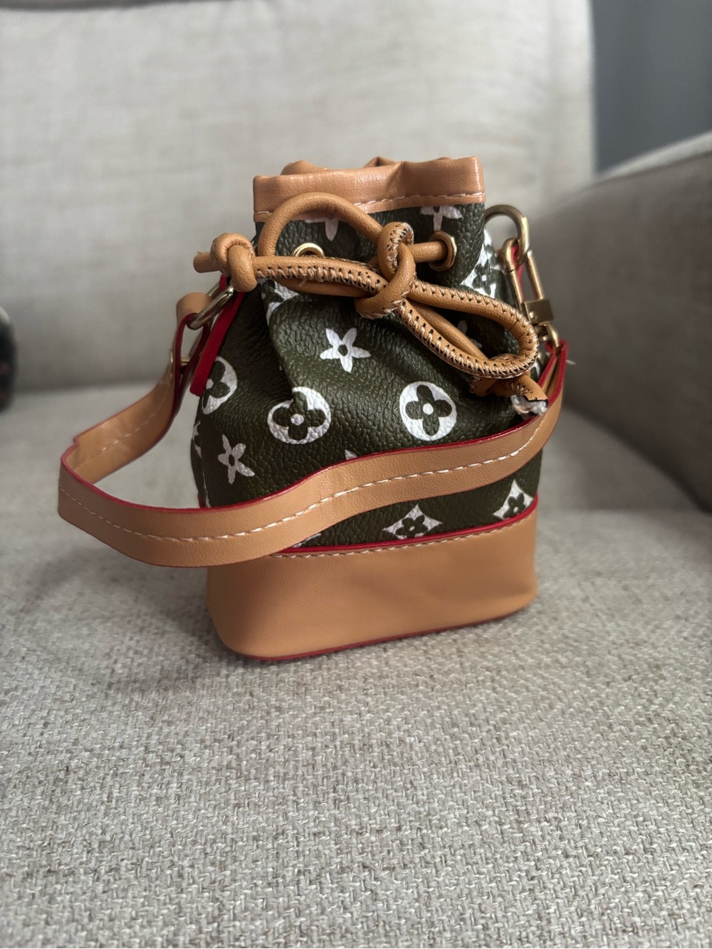 Mini Drawstring Coin Bucket Bag in Olive & Tan